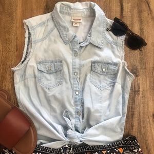 Sleeveless chambray button up